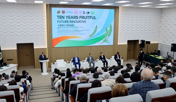 我校与哈萨克斯坦院校共庆农业科教合作十周年
